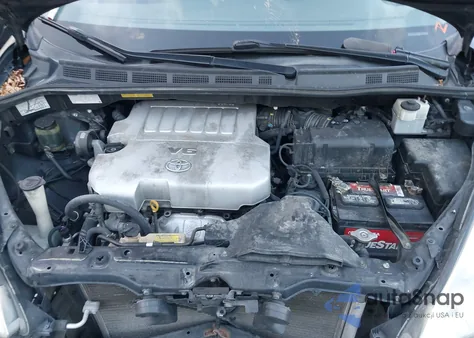 2010 Toyota Sienna Le z USA, uszkodzony, nr VIN 5TDKK4CCXAS329058